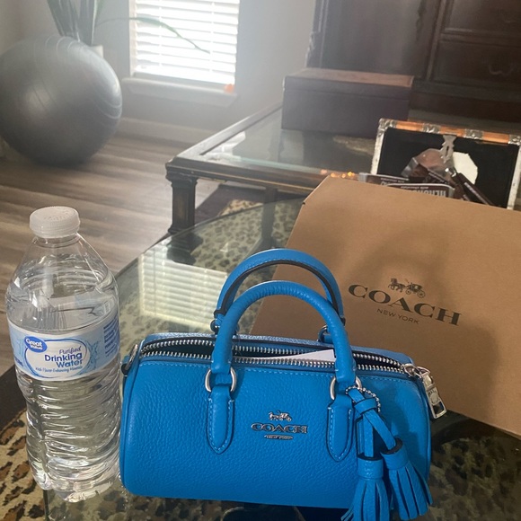 Coach mini top grain leather dual strap/handle. Fits an iPhone 8 - Picture 8 of 8